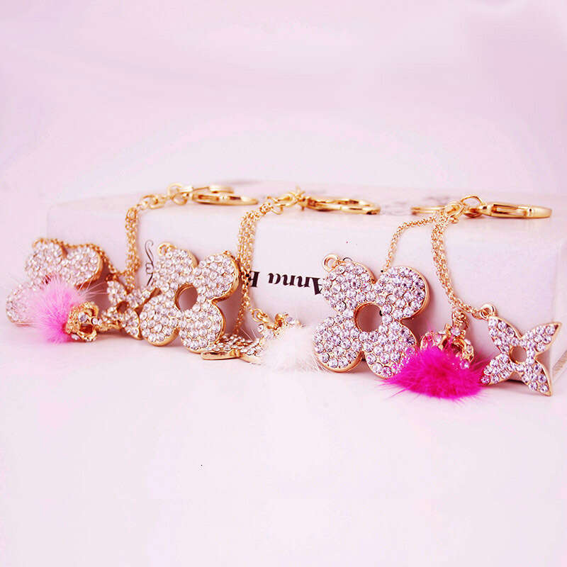 designer luxury Women's Key Ring Versatile Full-diamond Clover Bag Chain Full And Sparkling Diamonds Flexible Hollow Clover Design Jewelry