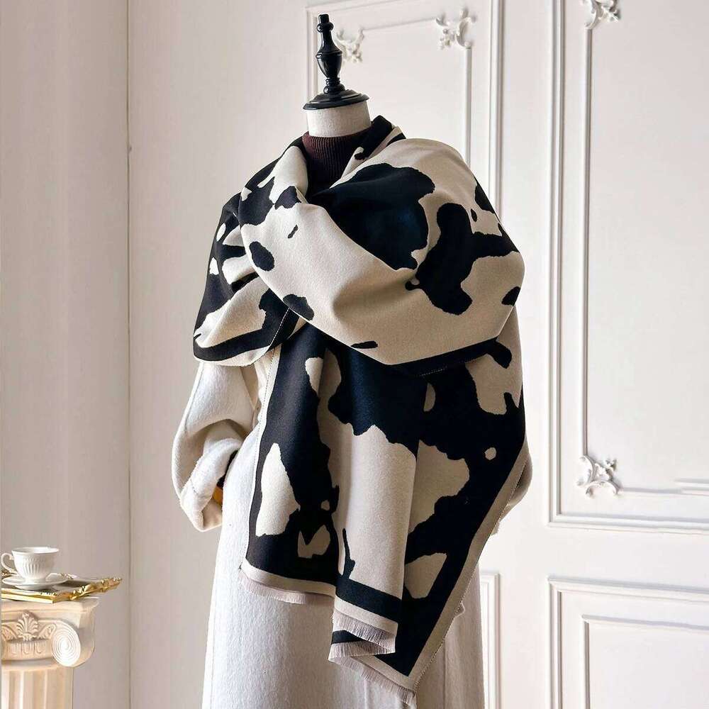 2025 New Fashion Leopard Print Cashmere Scarf Winter Shawls Female Autumn Thickened Warm Women Tassel Wraps Outdoor Neck Scarves Z260226