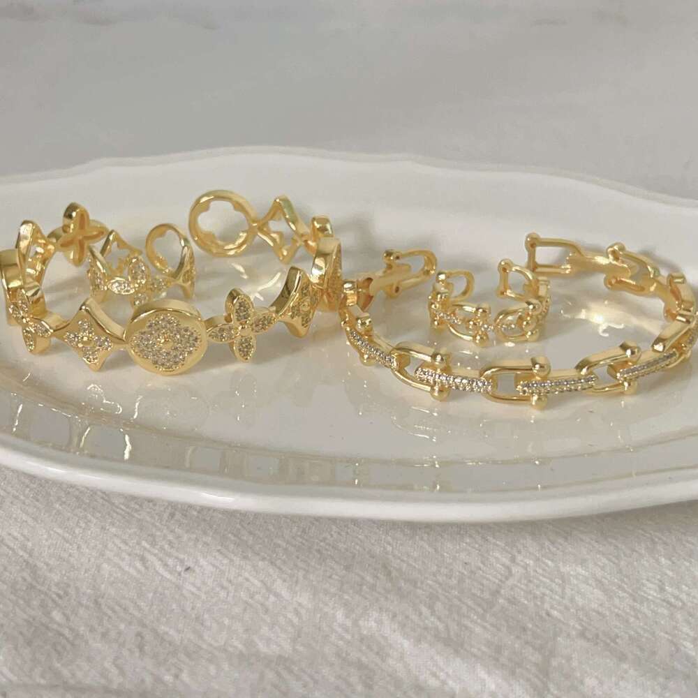 Horseshoe-shaped Hollow Diamond-Studded Ring Bracelet Fashion Designer Vintage Jewelry Women's Holiday Gift