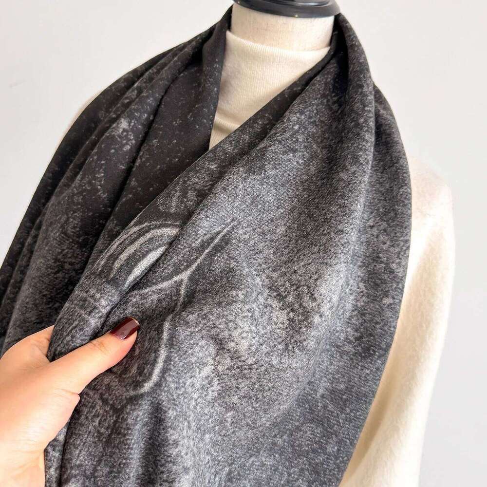Two Sided Print Scarf Soft Warm Fringe Imitation cashmere Shawl Autumn and Winter Outdoor Coldproof Windproof Blanket Z260226