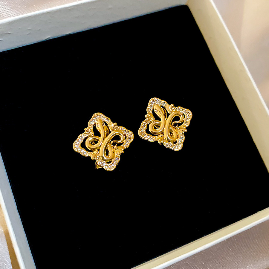 Silver needle zircon diamond-shaped hollow flower stud earrings, French vintage style, niche earrings with a light luxury and high-end feel - view 9