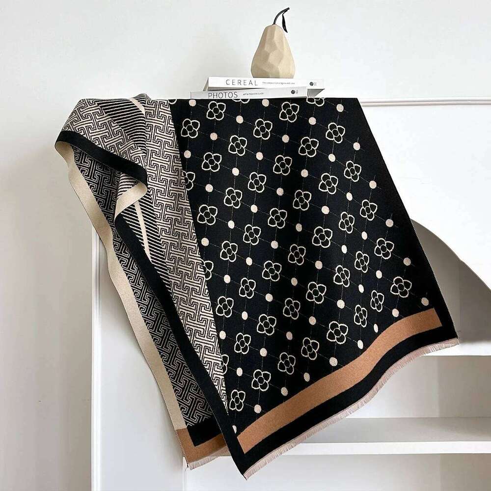 New Brand Elegance Two-Sided Print Scarf Soft Warm Fringe Pashmina Shawl Autumn and Winter Outdoor Coldproof Windproof Blanket Z260226