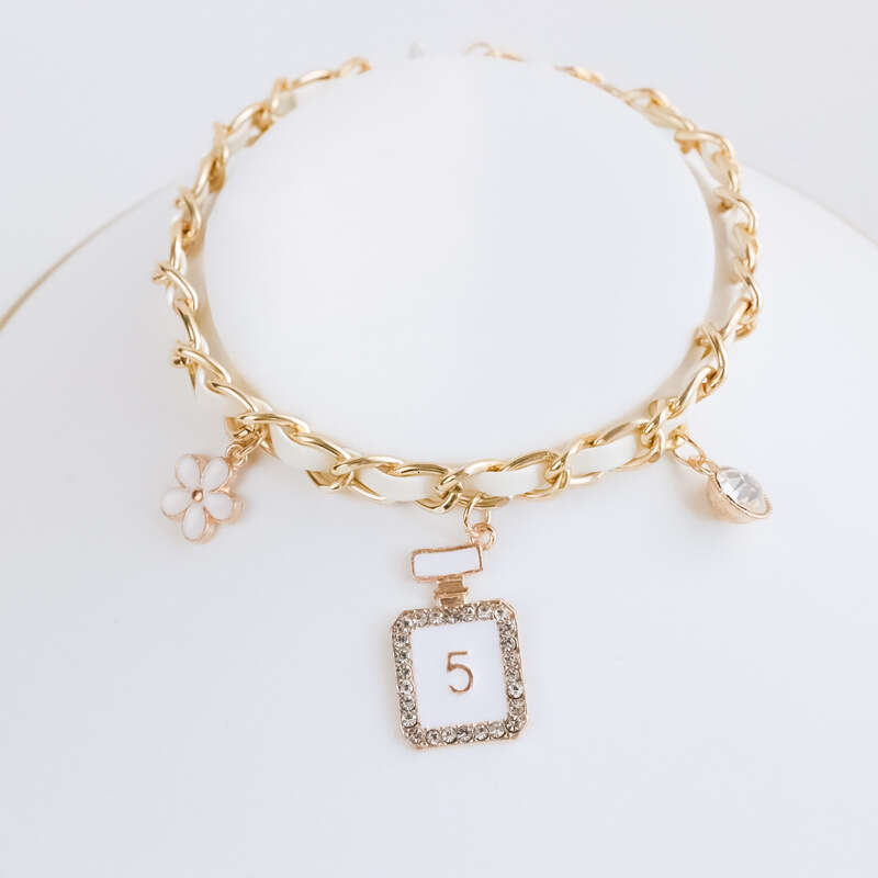 Dog Collar Pet Charms Luxury Metal Leather Woven Chain Pet Collar with Perfume Bottle Flower Heart Charms Rhinestone Sparkle Adjustable for Kittens an