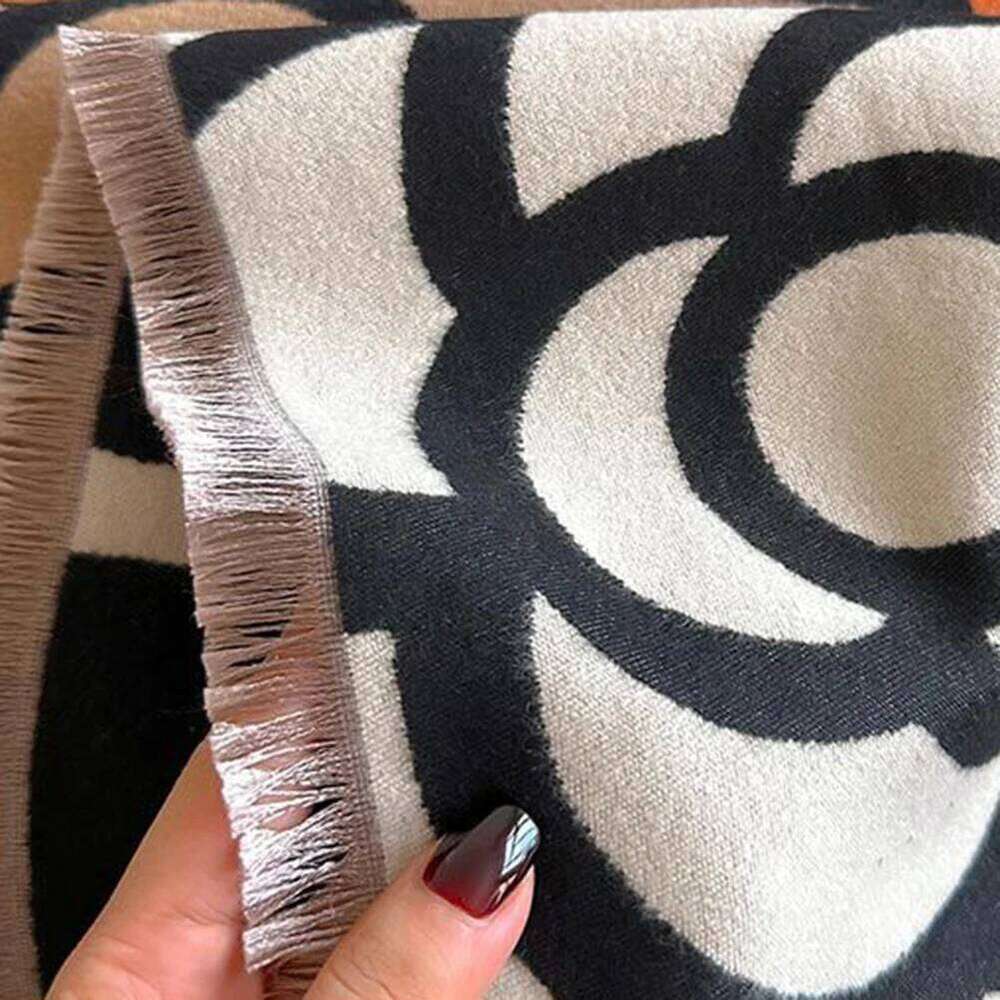 New Women's Scarf Korean Flower-Patterned Winter Cashmere Warm Blanket Pashmina Super Soft Thick Large Shawl Neckerchief Z260226