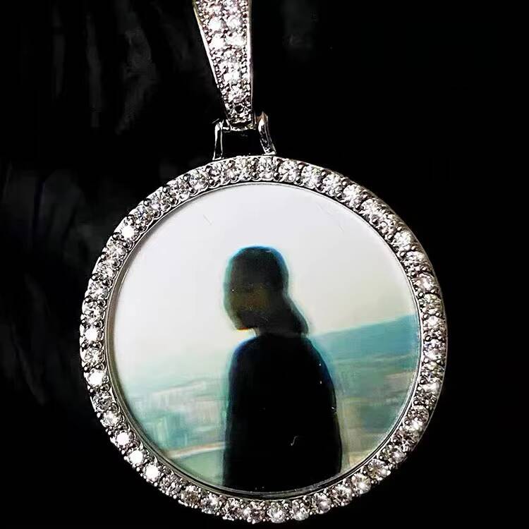 Custom Hip Hop Memory Medallion Jewelry 925 Silver with VVS Moissanite Ice Out Circle Picture Photo Pendant