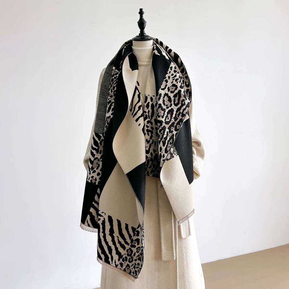 New Brand Elegance Two-Sided Leopard Print Scarf Soft Warm Fringe Pashmina Shawl Autumn and Winter Coldproof Windproof Blanket Z260226