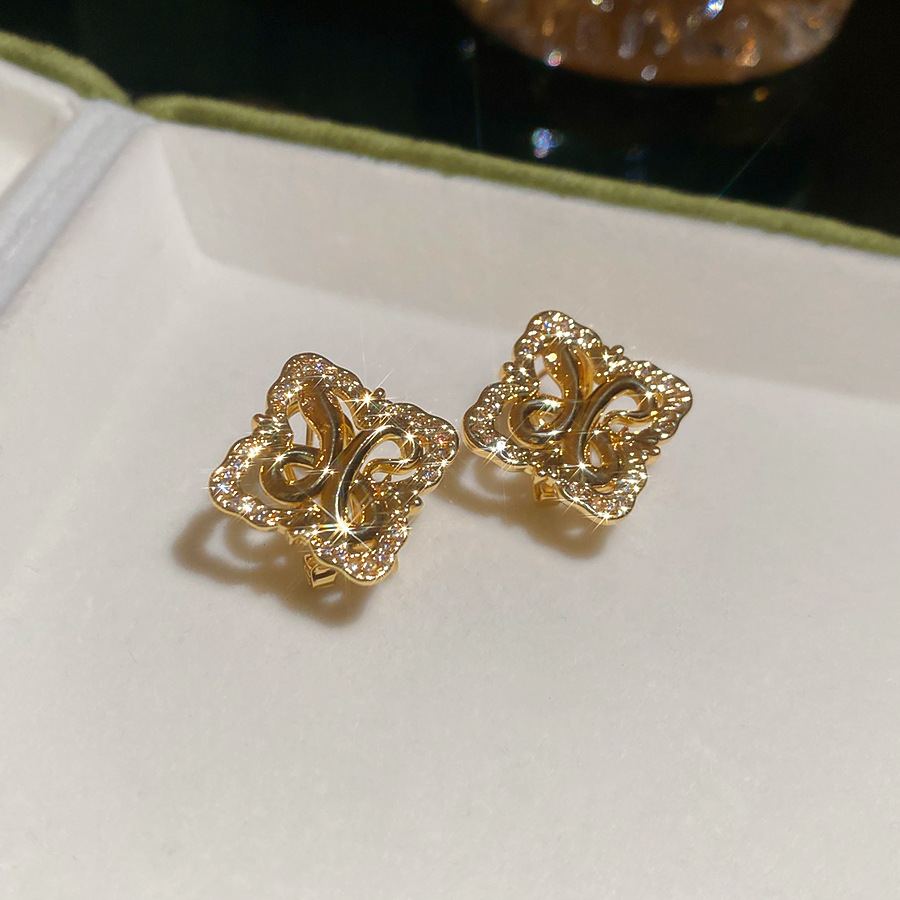 Silver needle zircon diamond-shaped hollow flower stud earrings, French vintage style, niche earrings with a light luxury and high-end feel - view 6