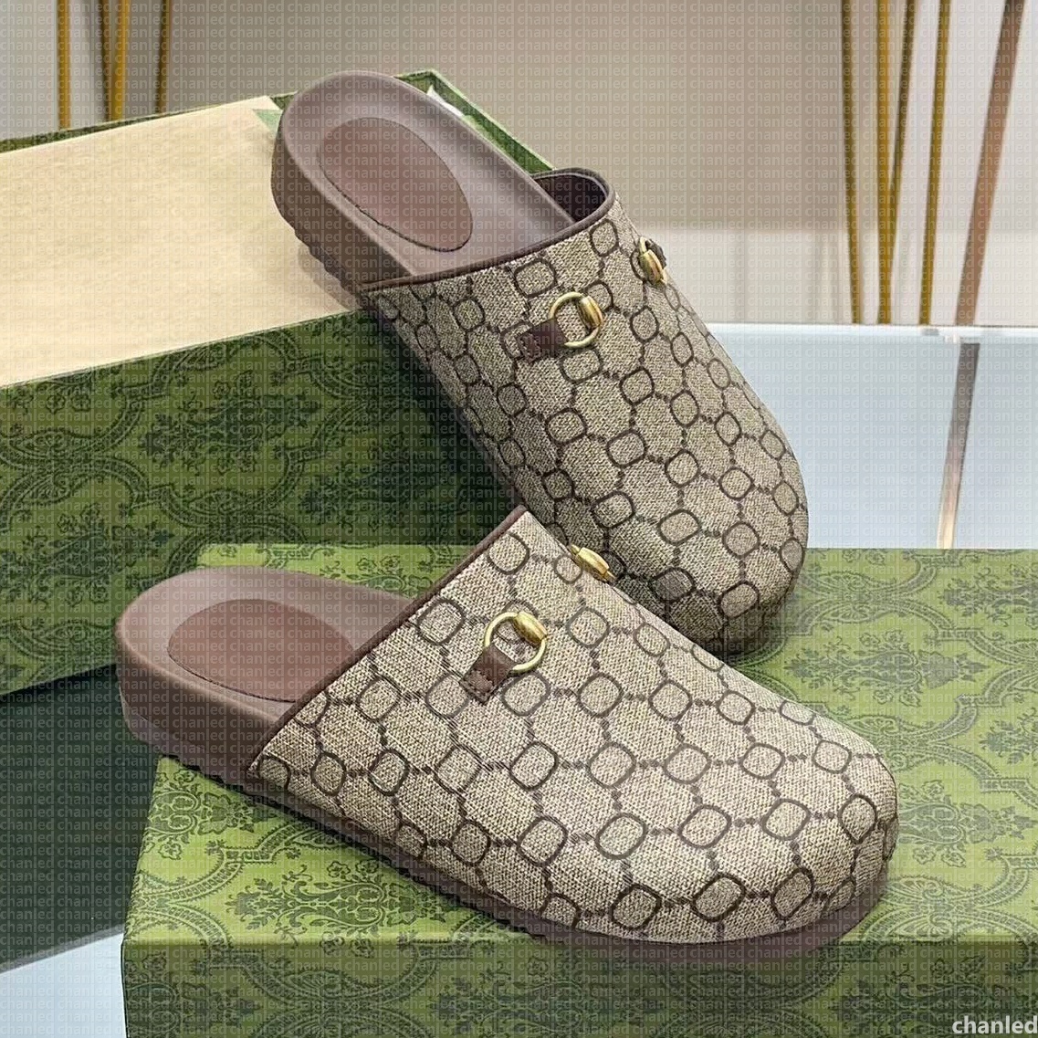 Designers clogs Luxury Slippers Slide mules Women Ladies flip flops Rubber Hollow Platform Sandals Flip Flops Scuffs Lovely Sunny Beach Shoes Eur 35-46