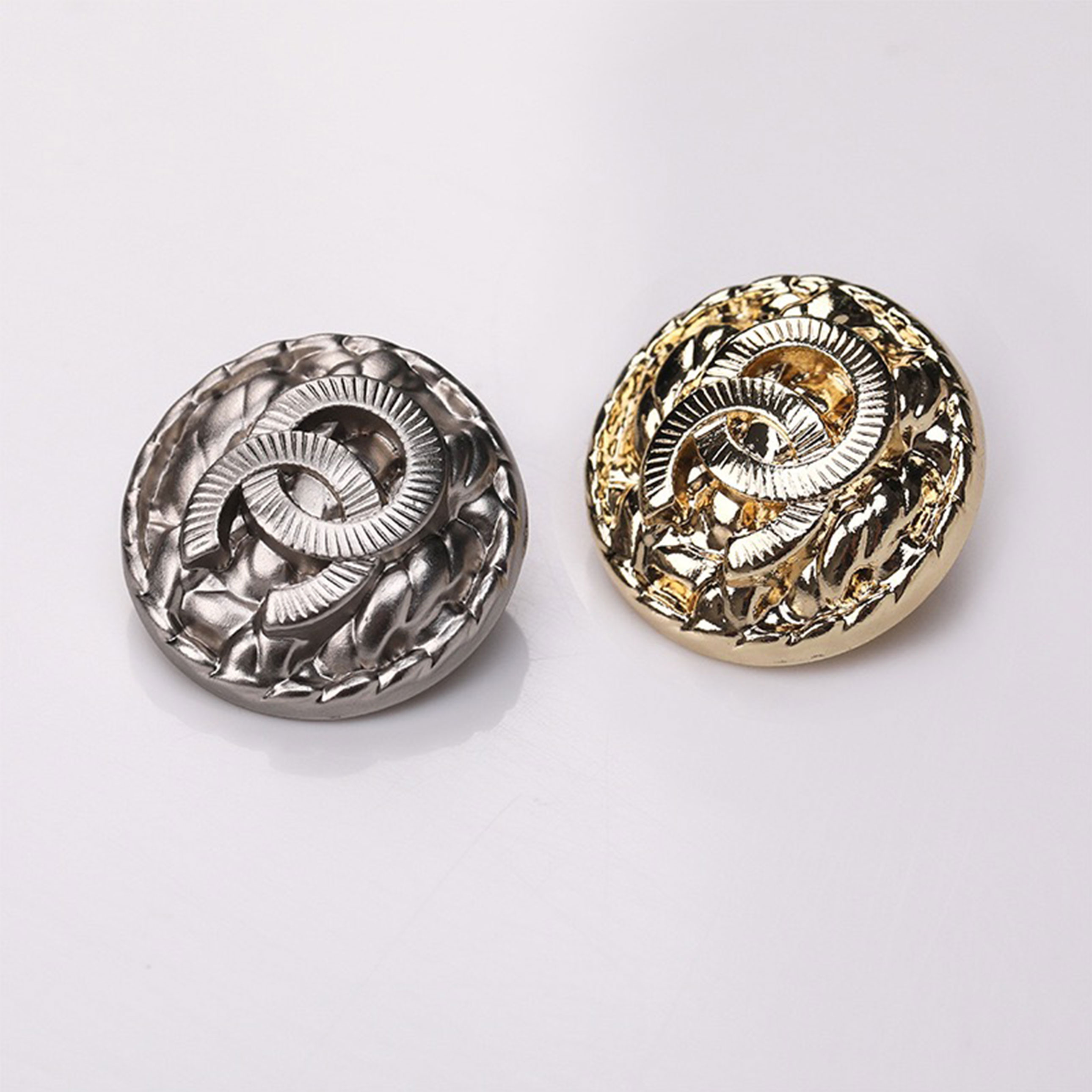 Classic Design Metallic Fasteners: Trendy Vintage-Inspired Closure Elements