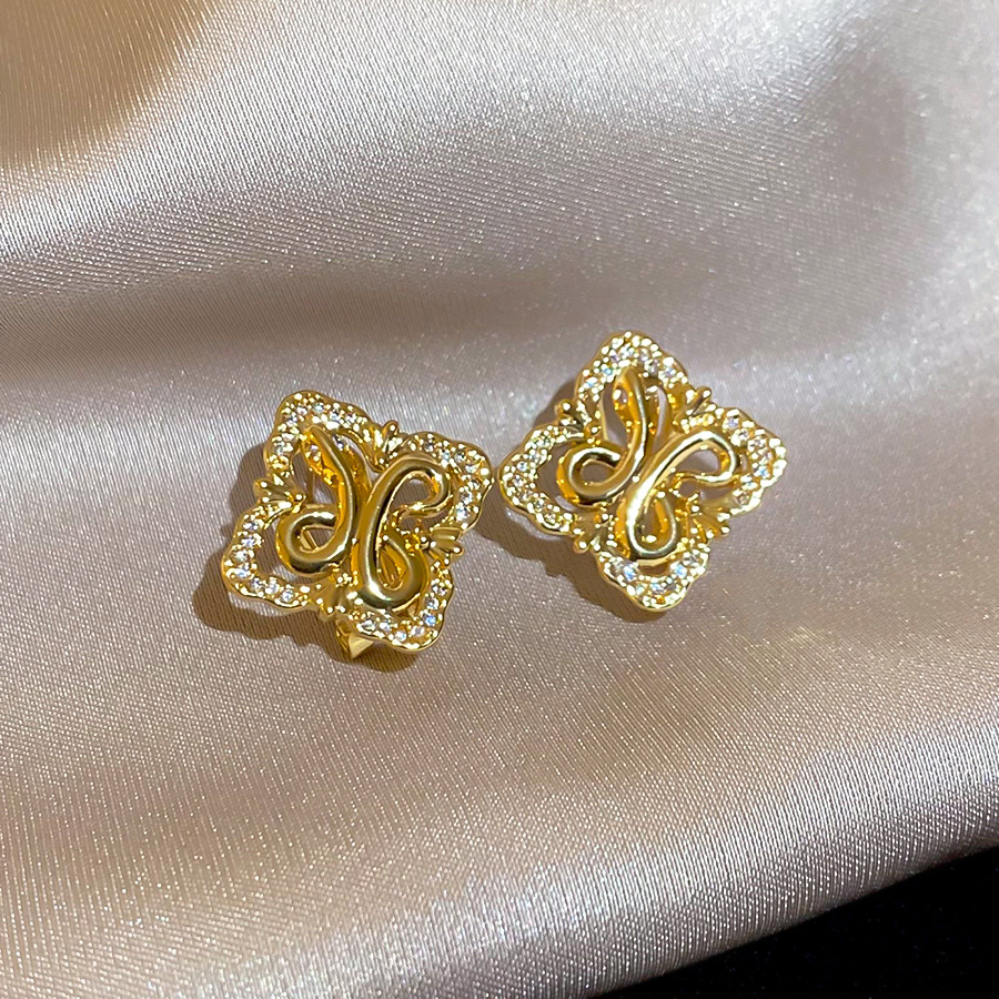 Silver needle zircon diamond-shaped hollow iris flower stud earrings, French vintage style, niche earrings with a light luxury and high-end feel - view 7
