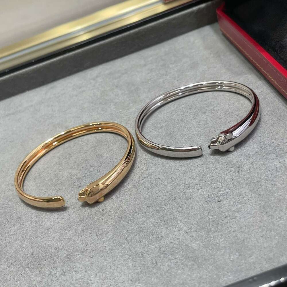 Women's Designer Open-Cuff Bracelet Green-Eyed Leopard Head Bracelet Women's Holiday Gift