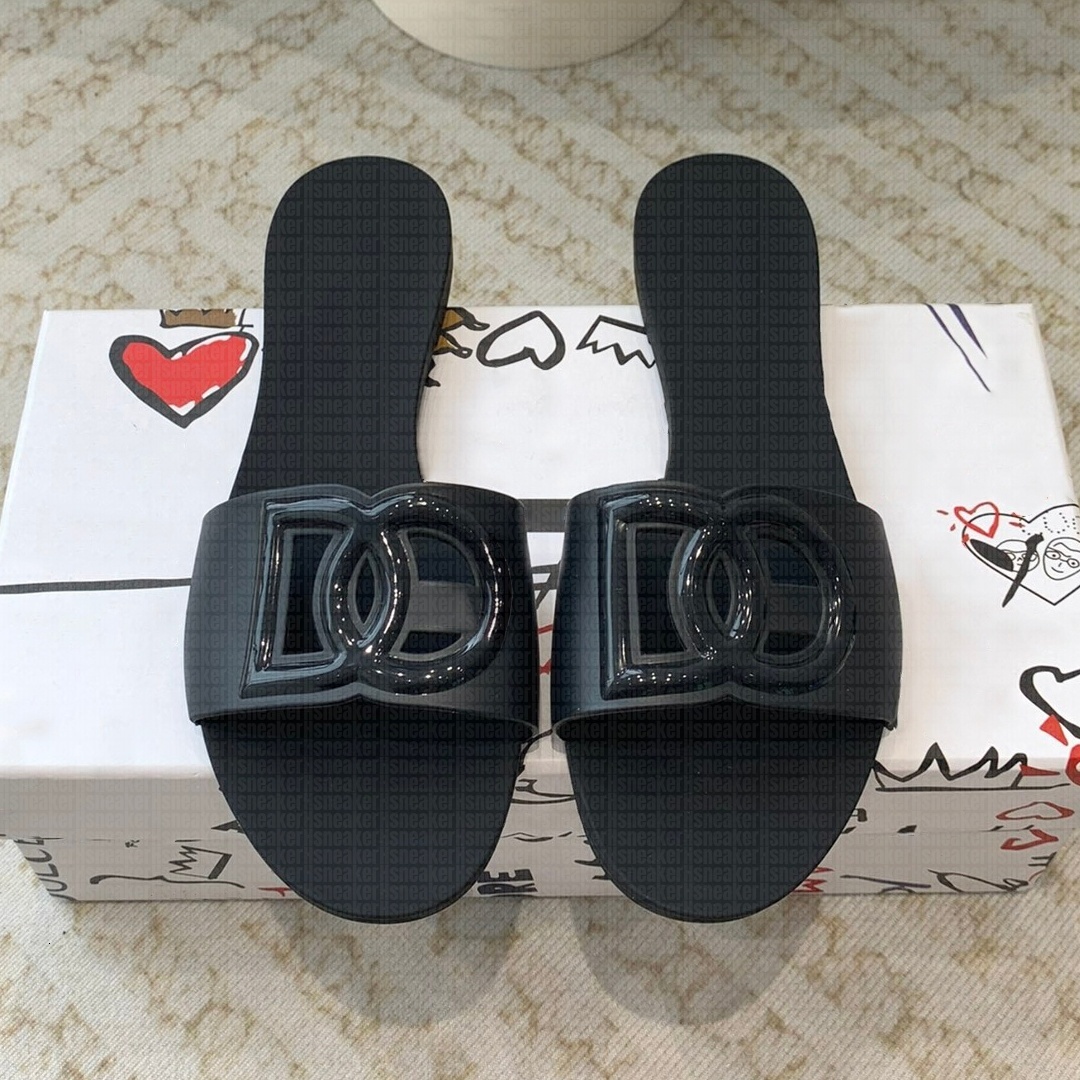 2025 Designer Slippers for Women Letters Hole Luxury Luxe Claquette Ladies Summer Casual Slides Sliders Sandal Woman Female Mules Sandles Beach Shoes Rubber Sandle