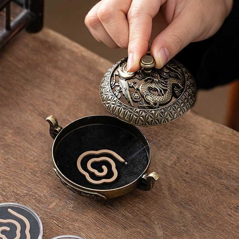 Incense Burner Antique Hollow with Cover Chinese Ancient Mini Ornament for Home Office DecorT260227