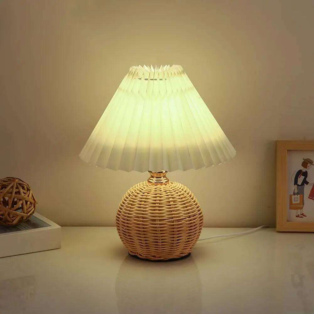 LED Fabric Pleated Lampshade Light Retro Rattan Strip USB PLUG Bedroom Bedside Desk Lamp Indoor Home Decoration Lighting Z260227