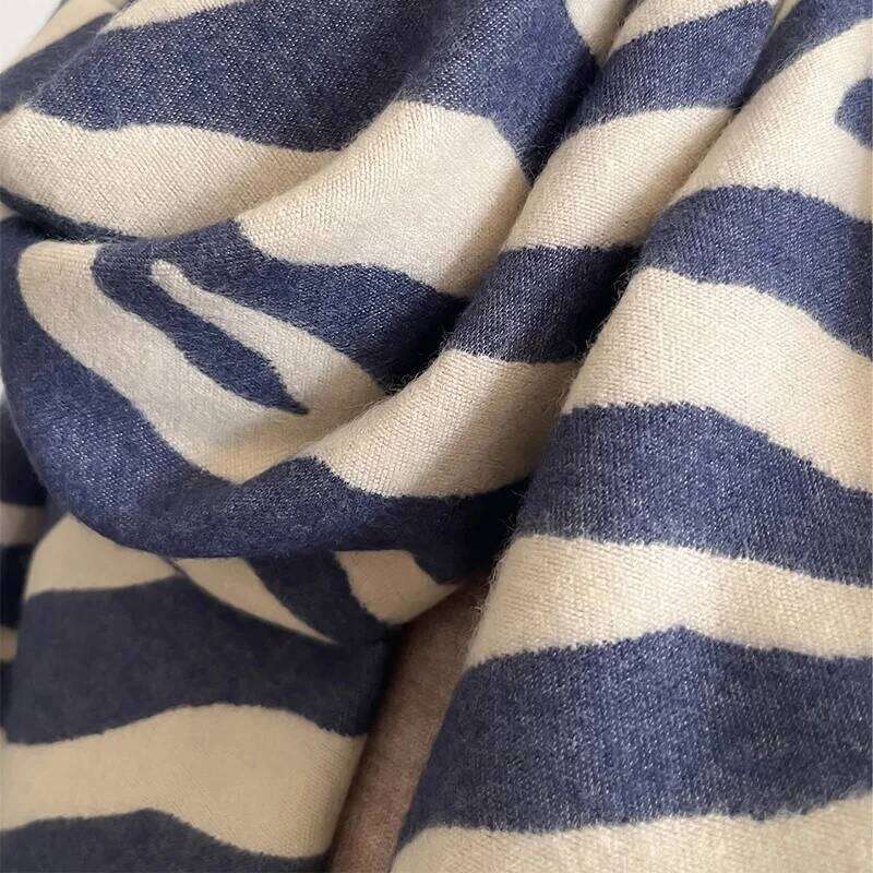 2024 Luxury Brands New Streak Two-Sided Cashmere Soft Warm Fringe Pashmina Shawl Winter Coldproof Windproof Blanket Scarf Z260226