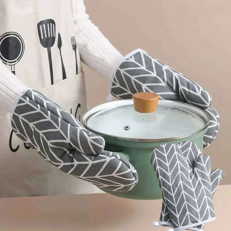 Heat-Resistant Microwave Oven High-Temp Insulated Gloves Chevron Pattern Soft Fabric Wrist Straps Kitchen Tools