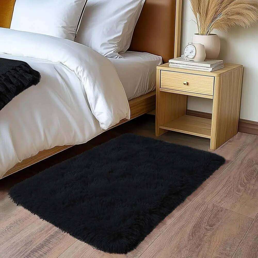 VIKAMA Small Black Area Rug - Soft Plush Children's Bedroom Bedside Rug, Indoor Entrance Welcome Mat, Home Decoration Accessory H260226