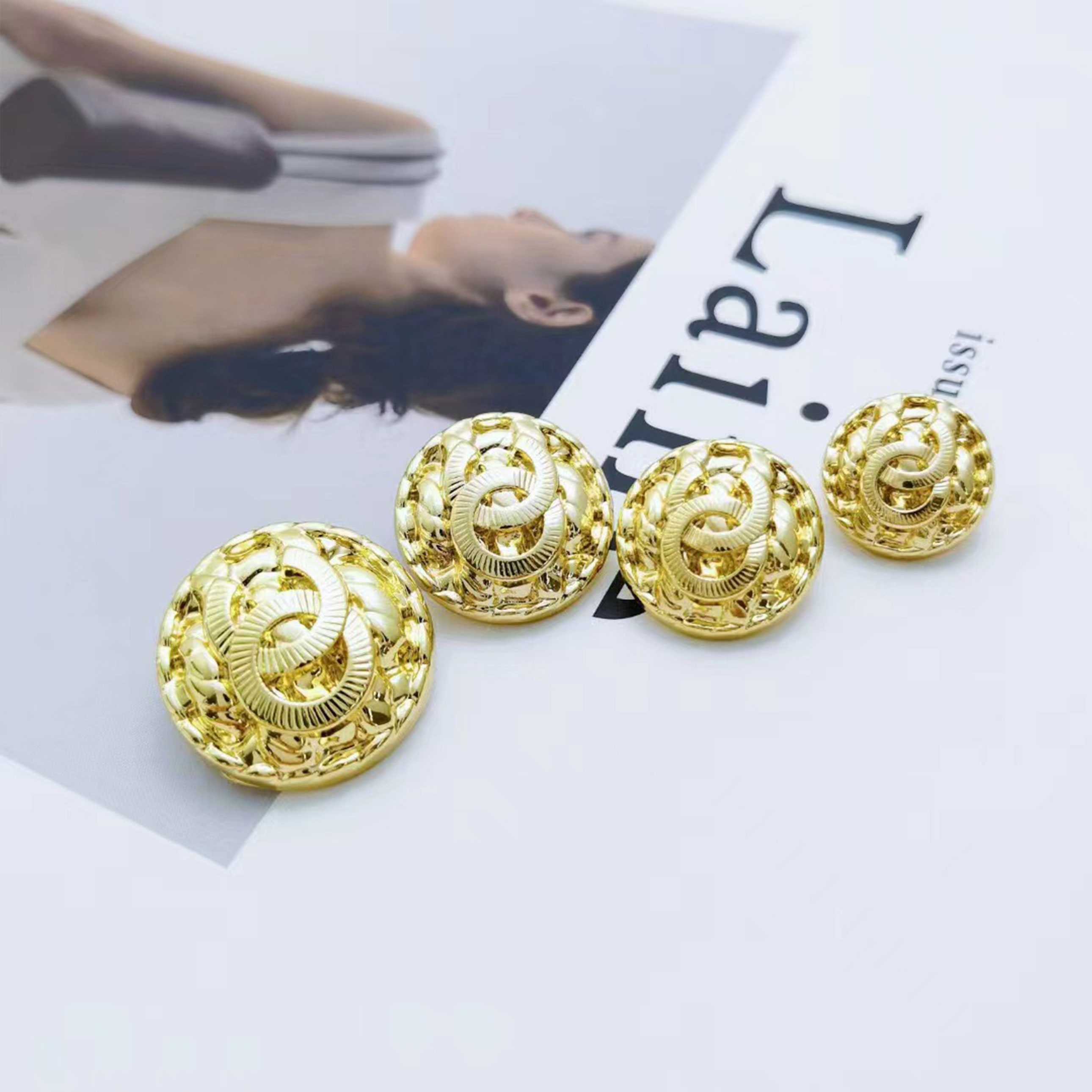 Classic Design Metallic Fasteners: Trendy Vintage-Inspired Closure Elements