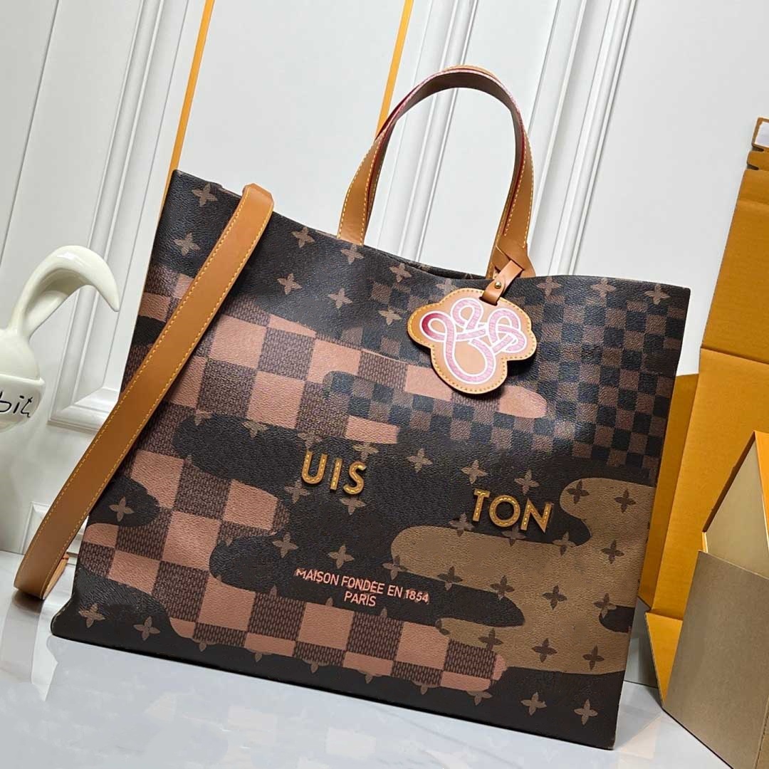 26SS Mens Womens Luxurys Designers Shopper Medium-sized Tote Bag Leather Shopping Bag Graffiti Paintings Handbag Shoulder Crossbody Bag Mommy Bag Commuter Bag 42CM