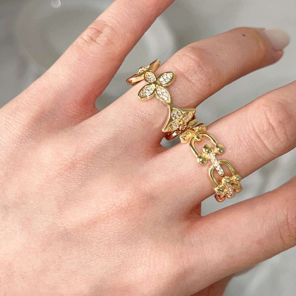 Horseshoe-shaped Hollow Diamond-Studded Ring Bracelet Fashion Designer Vintage Jewelry Women's Holiday Gift