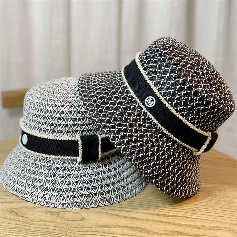 Coarse wool wide-brimmed women's hat Pearl-trimmed cap Suitable for urban strolls and for wearing during brunch time
