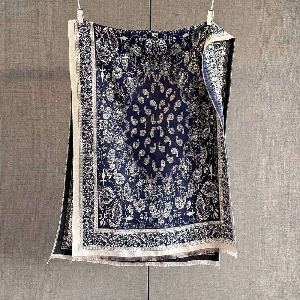 New Winter Warm Cashmere Paisley Scarves High Quality Women Thicken Wrap Shawl Scarf Echarpe Pashmina Bandana Bufanda Z260226