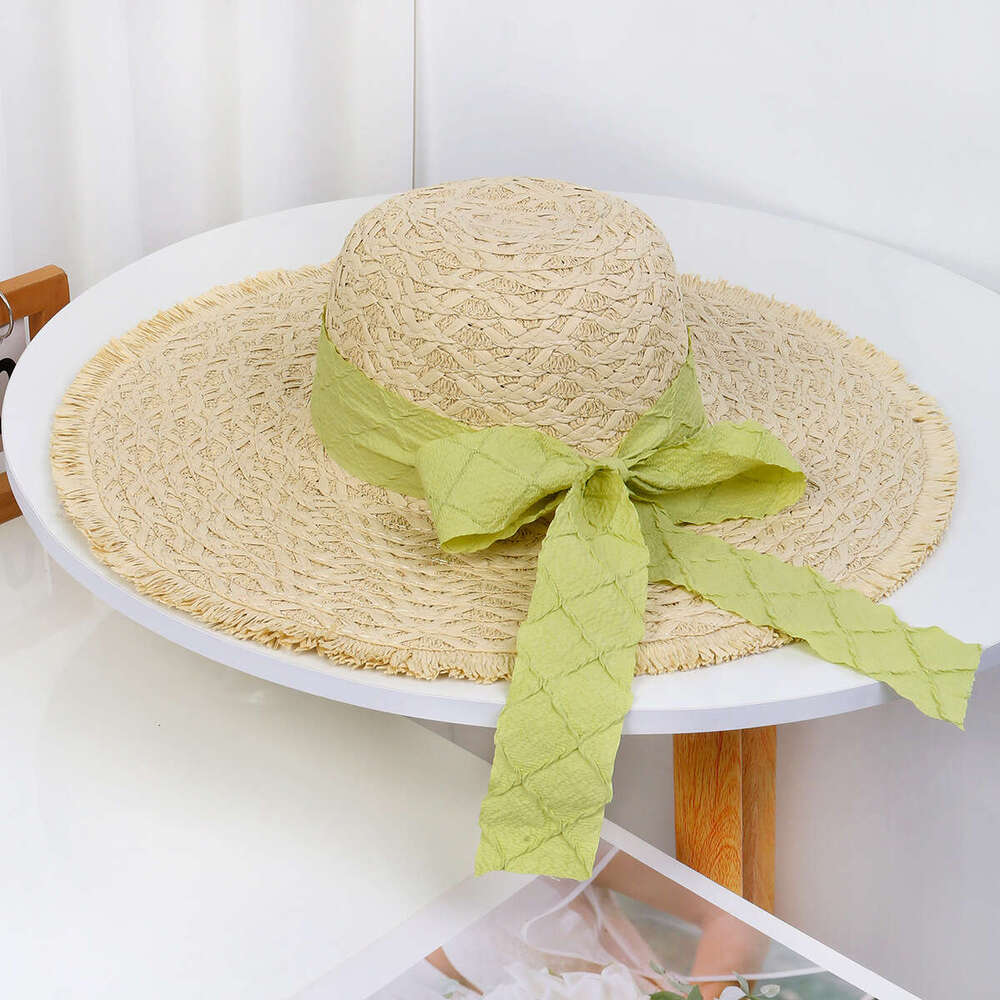 Hand-woven wide-brimmed hat Women's fashionable accessories Breathable Suitable for summer trips and pool parties