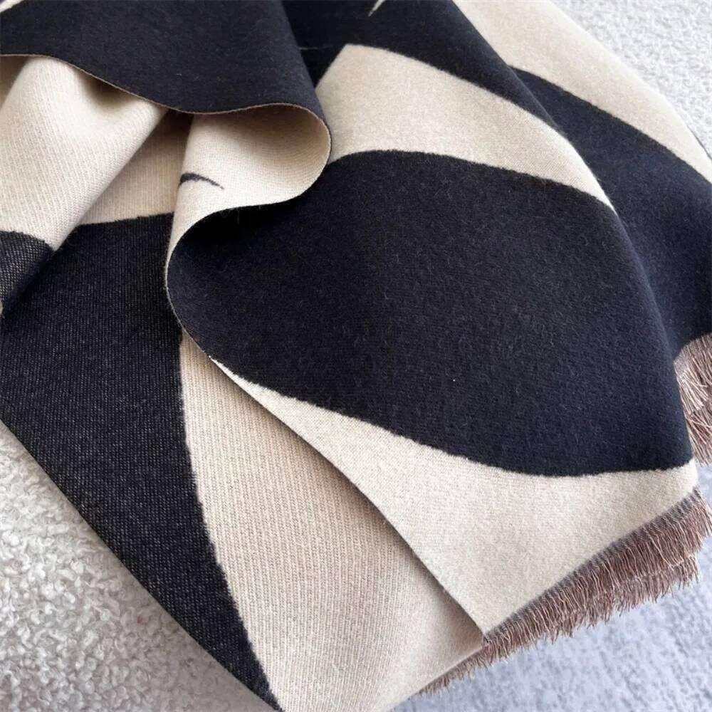 Luxury Brand Cashmere Women Floral Scarf Winter Warm Shawl and Wrap Bandana Pashmina Female Foulard Square Thick Blanket Poncho Z260226