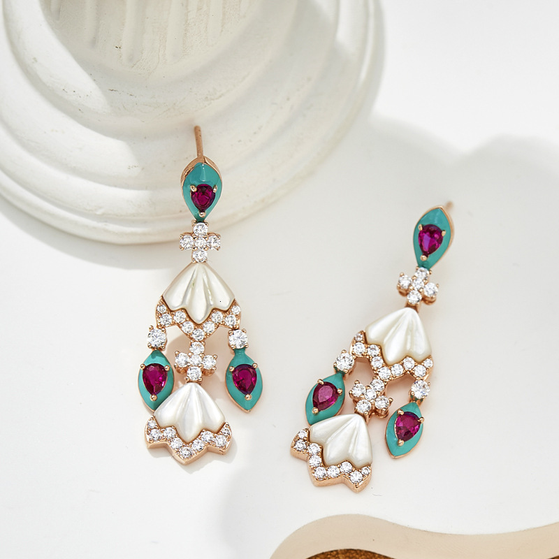 Earrings New Model White Shell Cat Paw Earrings, Gold-Plated Original Design Earrings, High-End Women's Evening Earrings