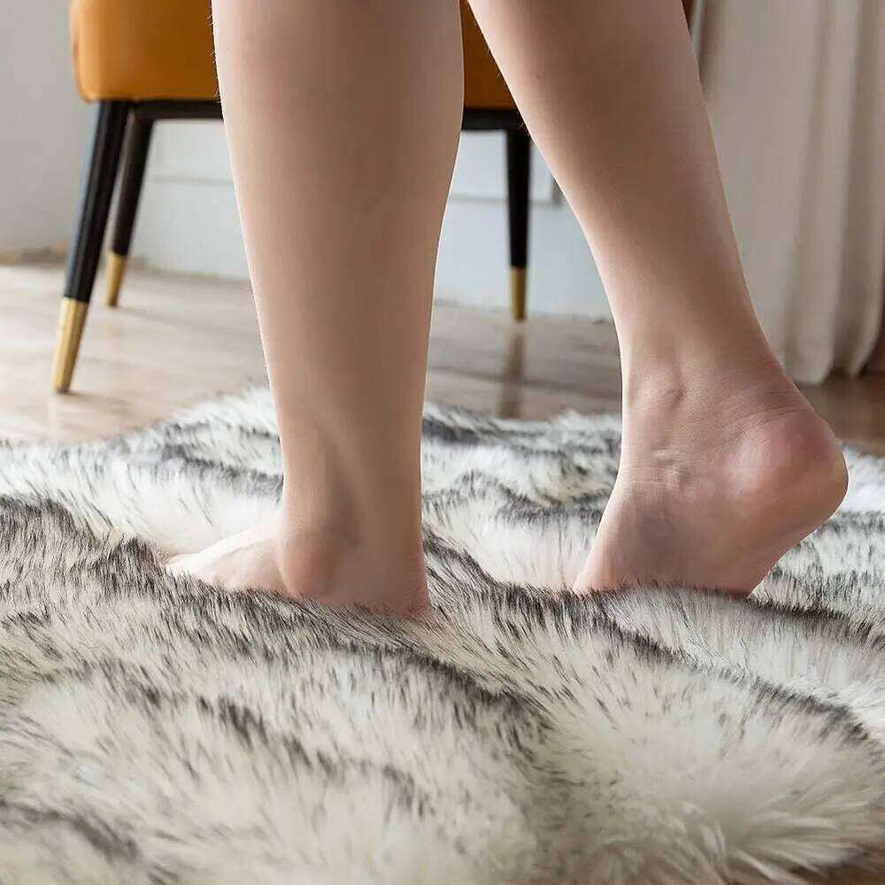 Shaggy White Fur Rug Bedroom Soft Fluffy Faux Sheepskin Area Rugs Washable Plush Bedside Carpet for Living Room Sofa Decor H260226