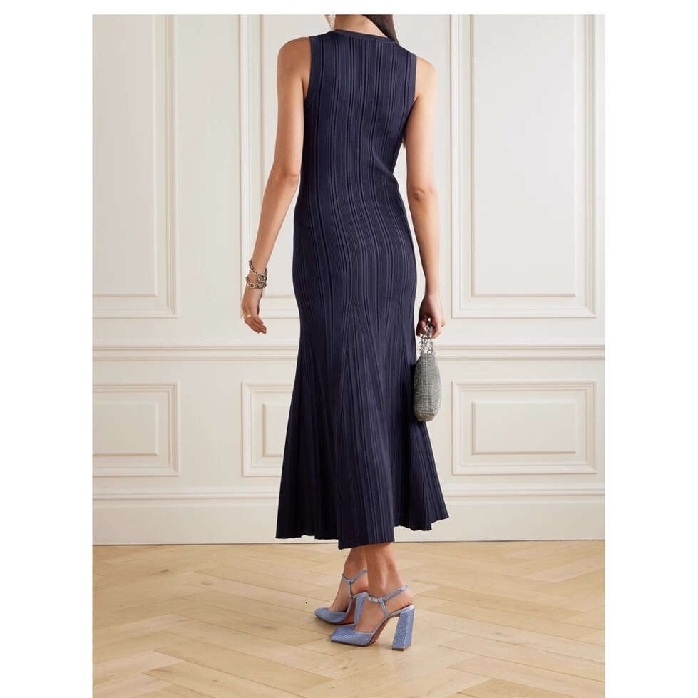 2026 summer designer fashionable and sexy U-neck sleeveless single row light luxury rhinestone button elegant a3 goddess knitted long skirt