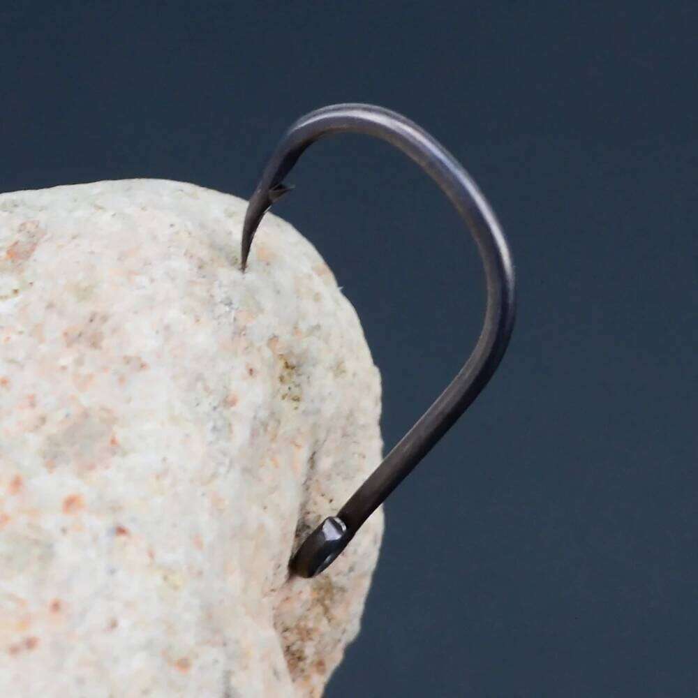 Hirisi 50pcs High Carbon Steel Carp Hooks Barbed Coated Eye Design Fishing accessories 8001 Z260228