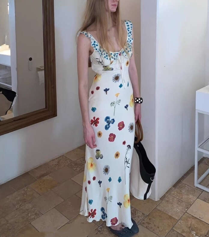 2026 new European and American niche vacation a2 style fresh thin shoulder strap U-neck painted print slim fish tail long skirt