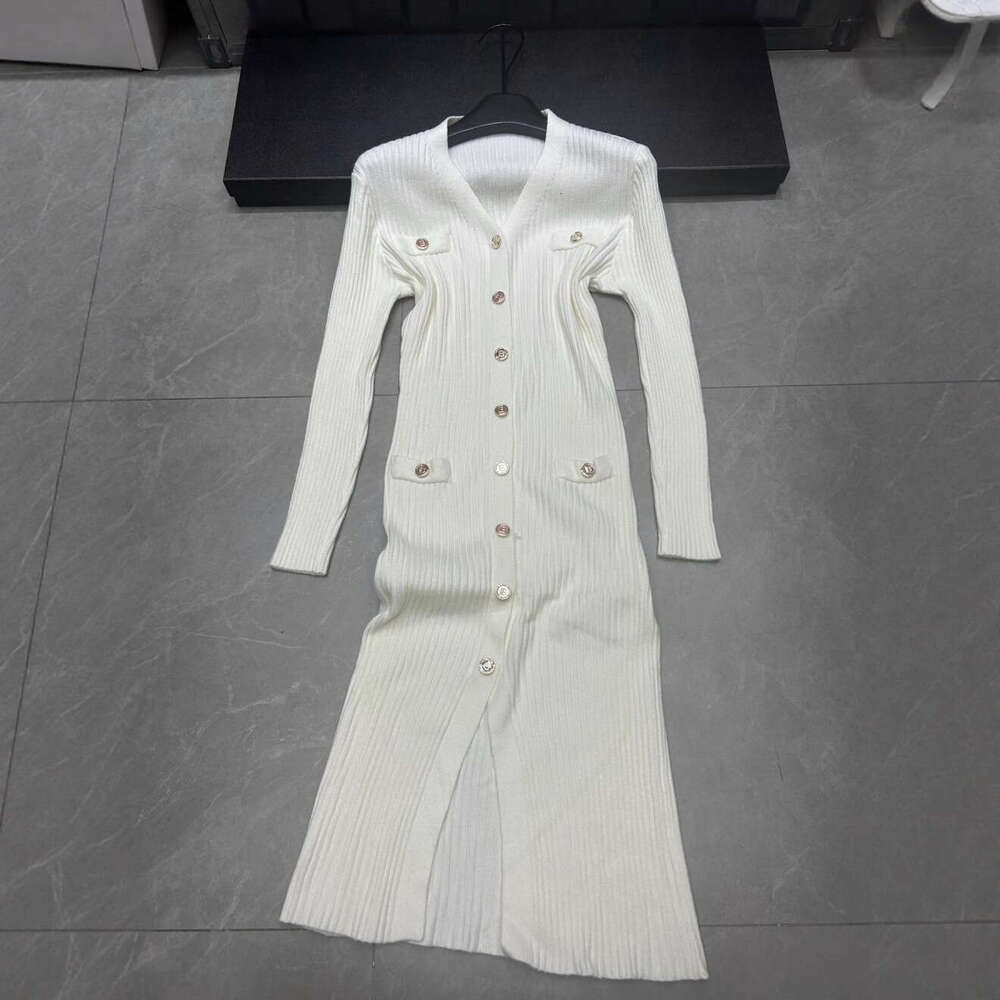 2026 Autumn/Winter New Women's a2 High end Light Luxury Social Goddess Style Medium length Single breasted Knitted Dress