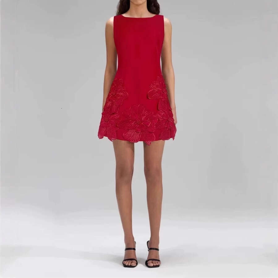 Summer 2026 European and American niche design elegant a3 lady sleeveless solid color slim fit short skirt with 3D floral details