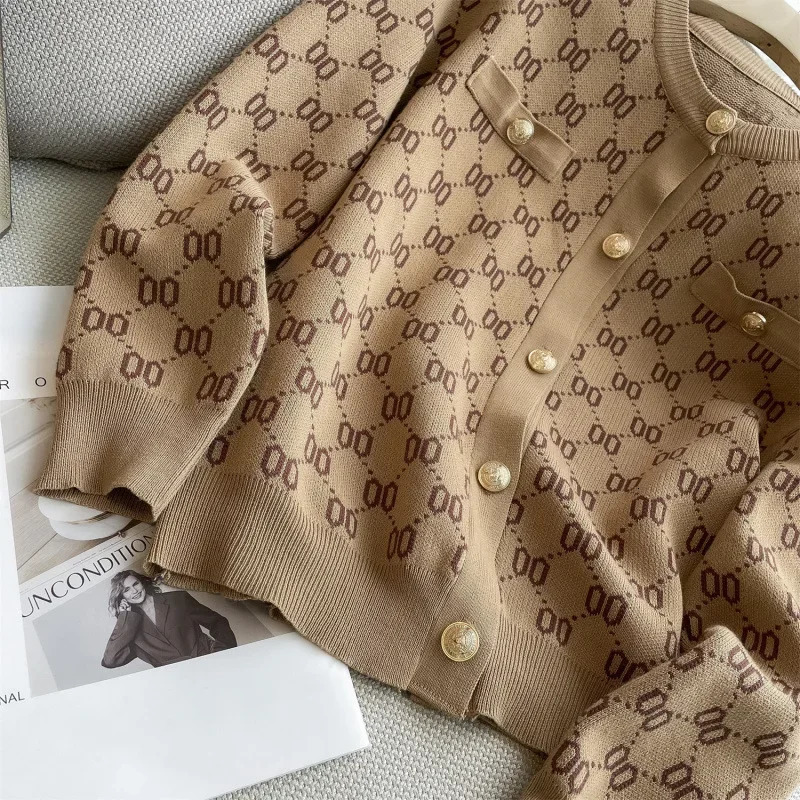 Tweed Style Metal Buckle Letter Jacquard Knitted Cardigan Jacket AutumnWinter Round Neck Single-Breasted Stylish Sweater Tr 260227