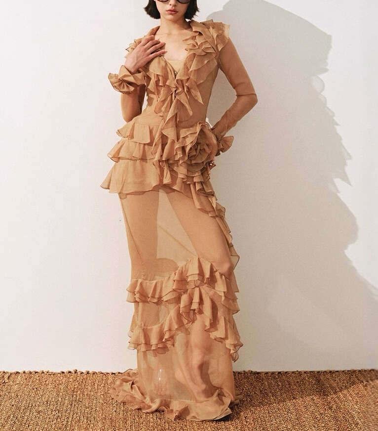 2026 autumn a2 and winter niche design ruffled V-neck slim fit goddess like eye-catching fairy like long skirt