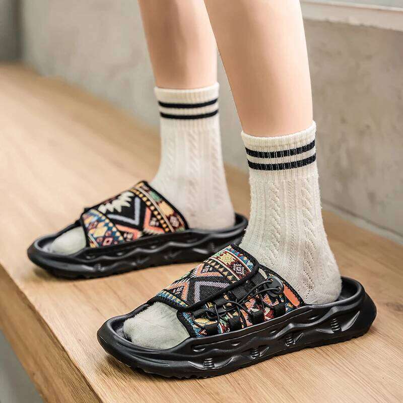 Men's high-quality casual slippers summer new breathable outdoor soft-sole non-slip beach shoes fashion youth Joker tide sandals