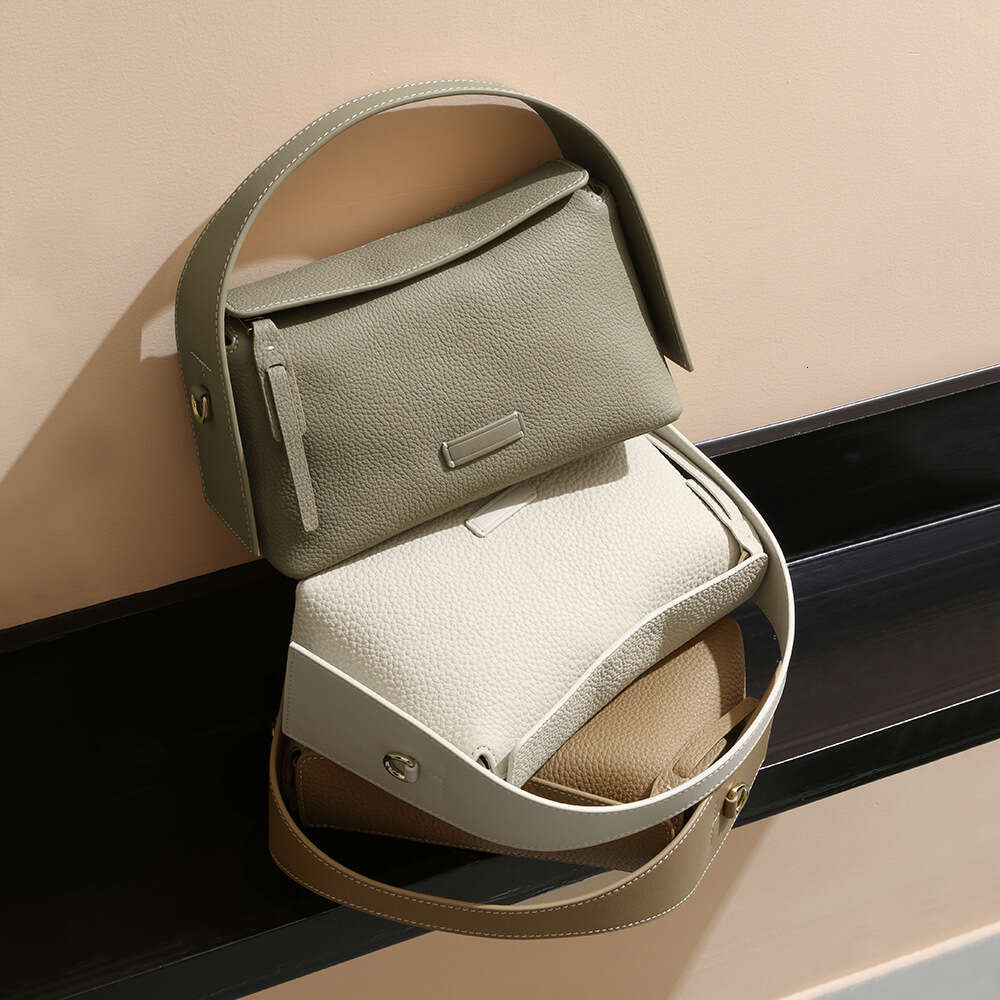 Luxury Shoulder Bags Totes Hobo New Top Layer Cowhide Pillow Retro Commuter Soft Leather Ear Hanging Eaves Bag Fashion Versatile Casual Style Handbag 