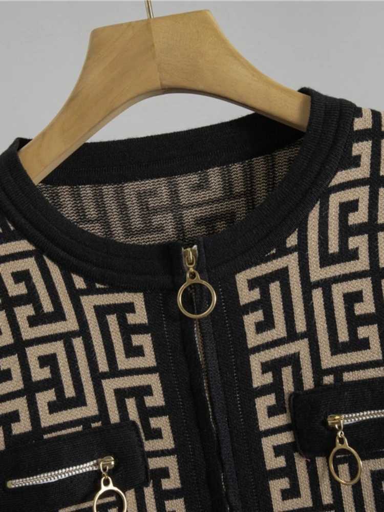 Two Piece Knitted Set 2025 Spring New Fashion Jacquard Letter Zipper Cardigan and Wide Leg Pants for Elegant WomenT260228 - view 3