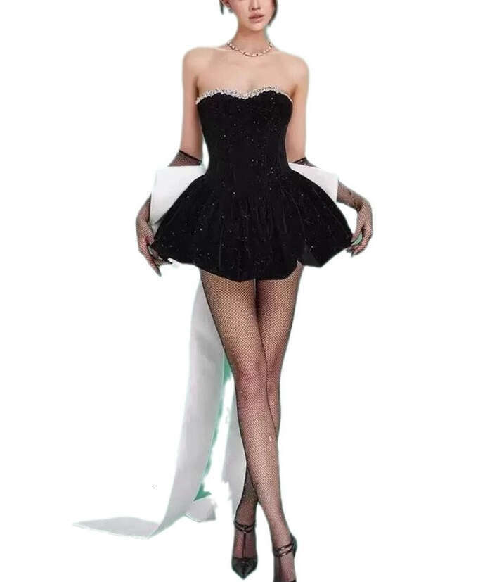 a2 Design an elegant and sexy strapless dress for autumn and winter 2026, paired with a shiny rhinestone sequin bow