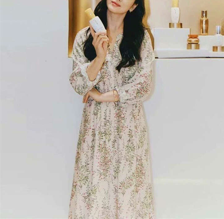 2026 autumn and winter celebrity style elegant, gentle, and ladylike flower silk flowing long skirt, children's style