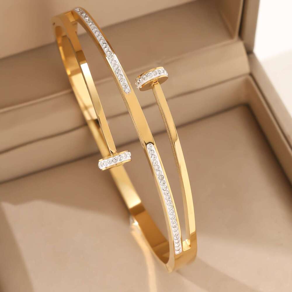 Stainless Bracelet Titanium Steel Gold Plated Fashion European American Style Nail 1 Design Non Fading for Daily Wear Gift High Quality Texture