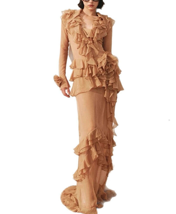 2026 autumn and winter niche design ruffled V-neck slim fit goddess a3 like eye-catching fairy like long skirt