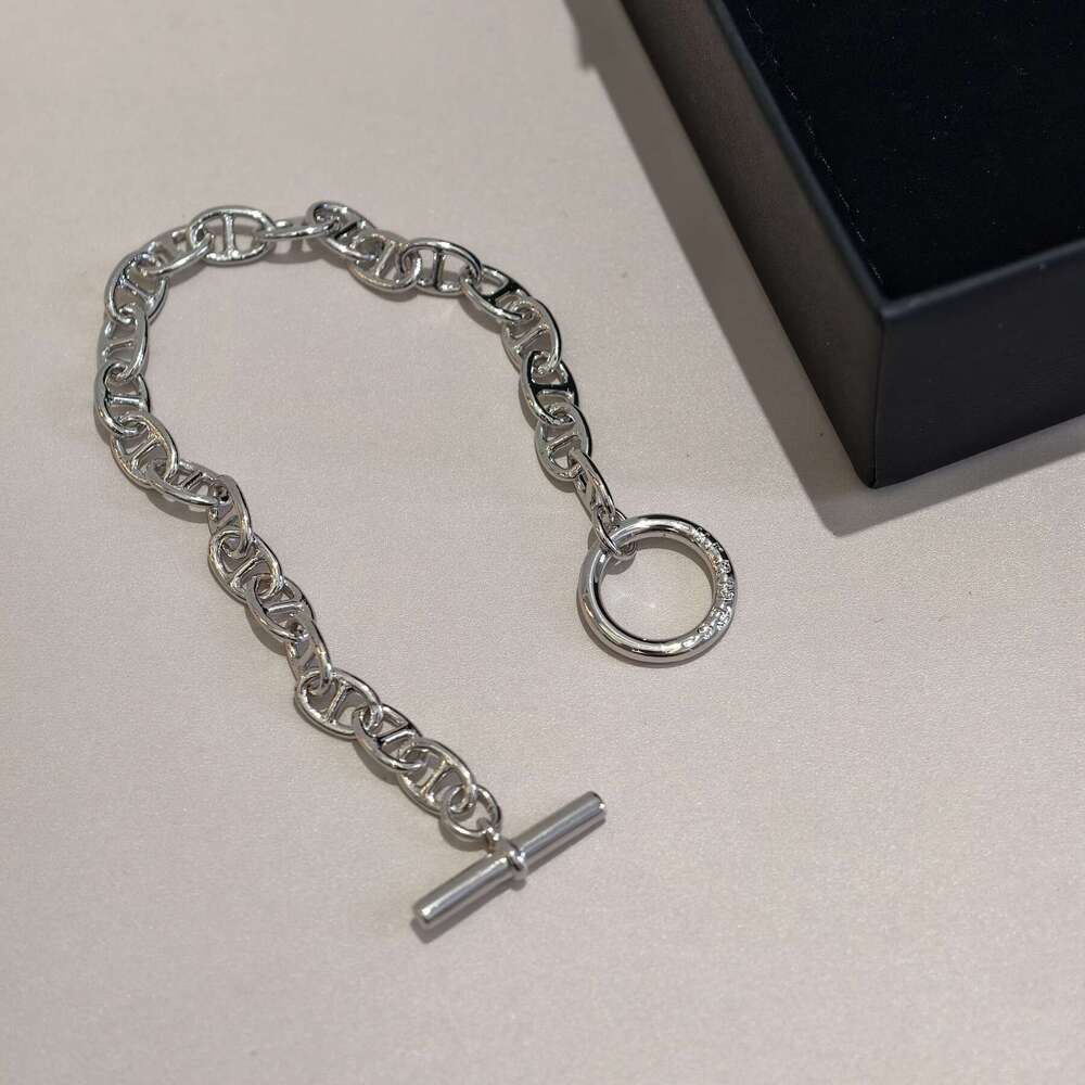 Pig Nose OT Clip Necklace Stylish and Unique Jewelry Simple and Versatile Sweater Chain Unisex Accessory