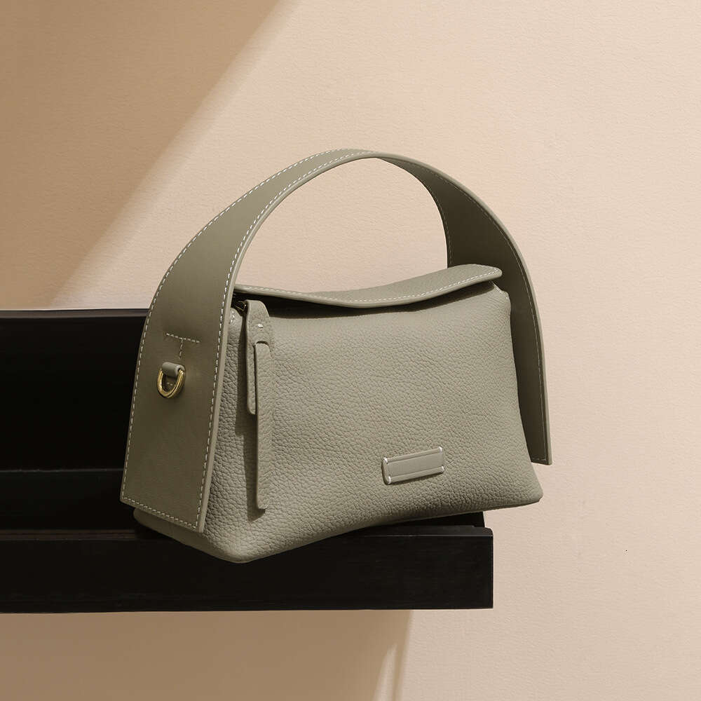 Luxury Shoulder Bags Totes Hobo New Top Layer Cowhide Pillow Retro Commuter Soft Leather Ear Hanging Eaves Bag Fashion Versatile Casual Style Handbag 