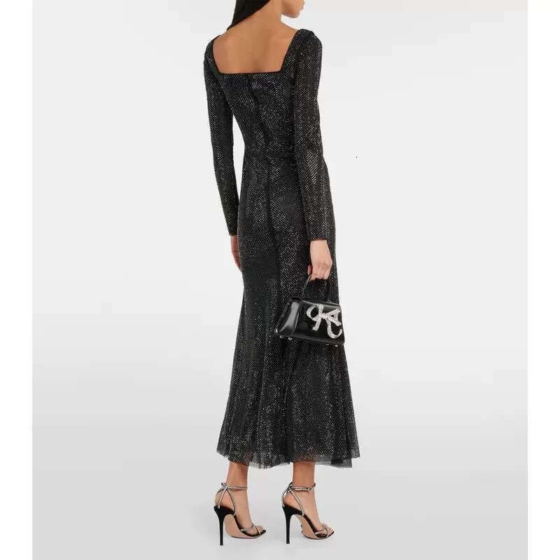 2026 Autumn/Winter Designer's Sexy and Elegant V-neck Diamond Decorative Slimming Long Dress for Women