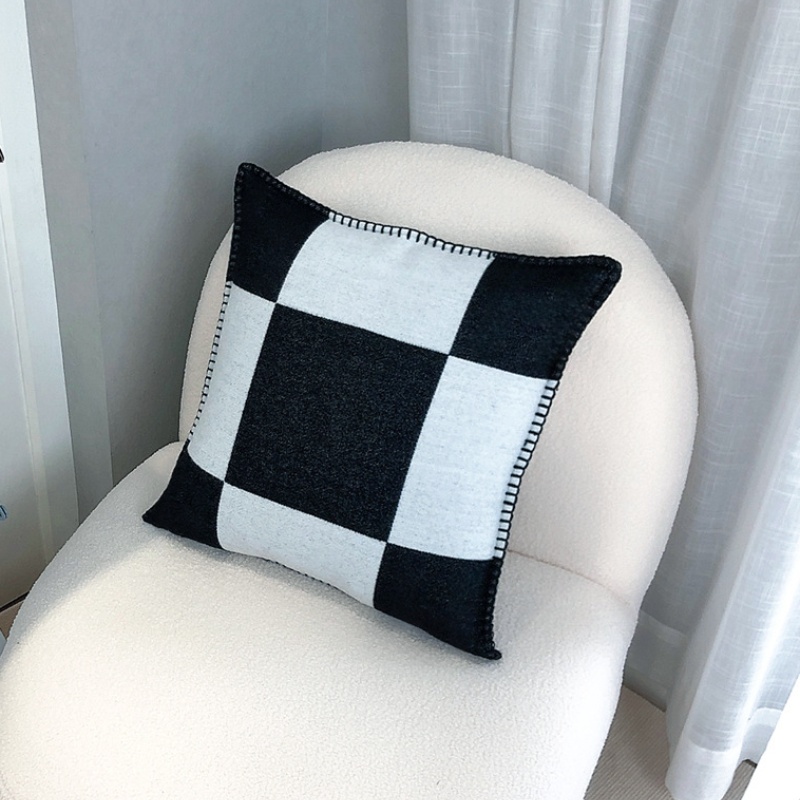 Designer Pillow h Luxury Brand Nordic Style Pillowcase Lunch Break Sofa Cushion Car Waist Back Cushion Knitted Pillowcase Pillow With logo