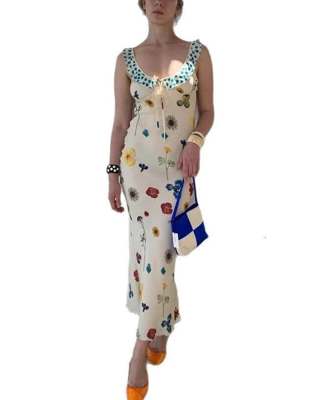 2026 new European and American niche vacation a2 style fresh thin shoulder strap U-neck painted print slim fish tail long skirt