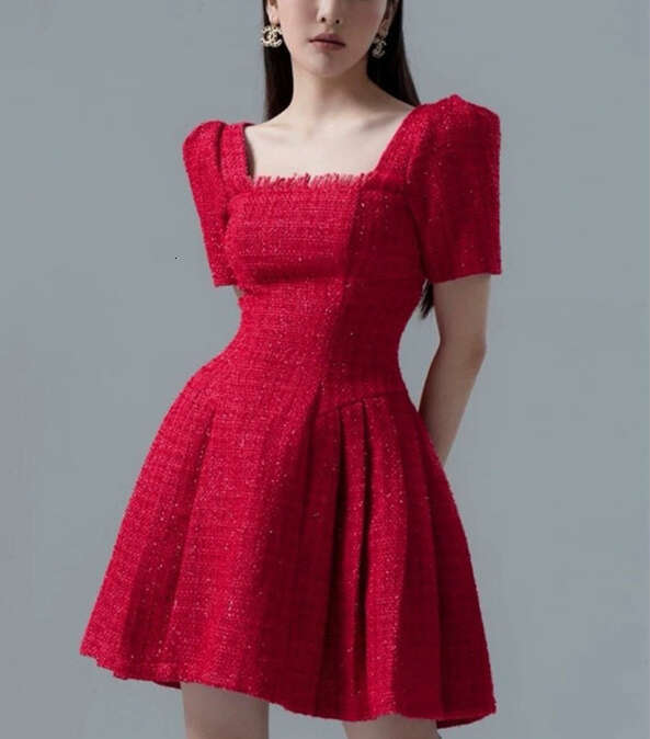 2026 designer fashionable and elegant Hepburn style red a2 dress suitable for petite women with square neckline and bubble sleeves